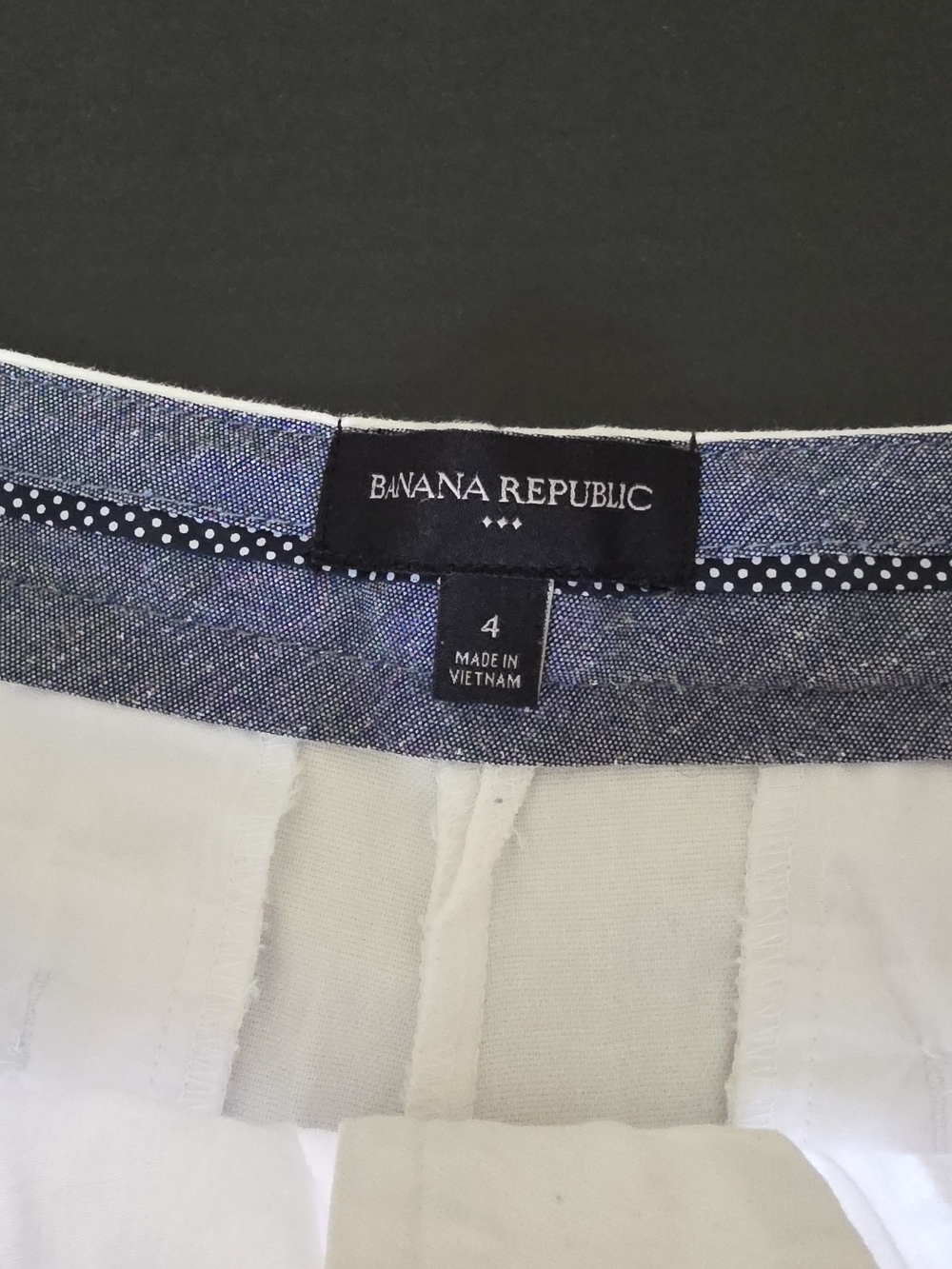 Banana Republic White Scalloped Shorts High Waisted Quiet Luxury Coastal Chic - Picture 3 of 6